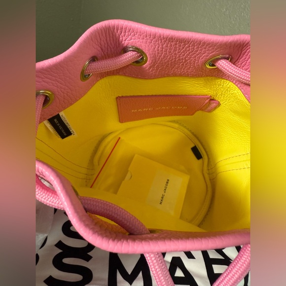 Marc Jacobs The Bucket Bag - Picture 11 of 14